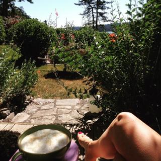 Jewel Staite feet photo thumbnail