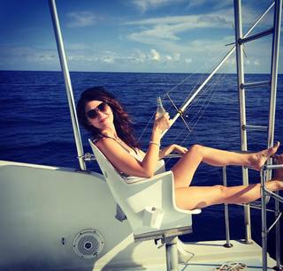 Jewel Staite feet photo thumbnail
