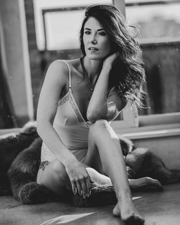 Jewel Staite feet photo thumbnail