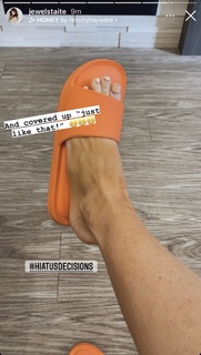 Jewel Staite feet photo thumbnail
