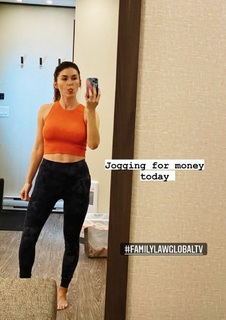 Jewel Staite feet photo thumbnail