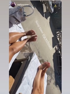 Jewel Staite feet photo thumbnail