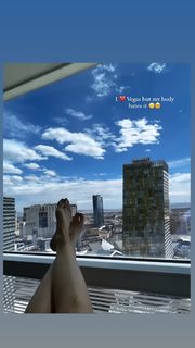 Jewel Staite feet photo thumbnail