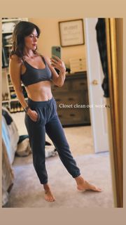 Jewel Staite feet photo thumbnail