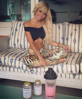 Jhenny Andrade feet photo 6