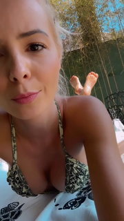Jhenny Andrade feet photo 17