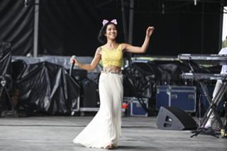 Jhené Aiko feet photo thumbnail