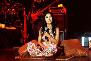 Jhené Aiko feet photo thumbnail