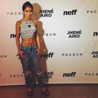 Jhené Aiko feet photo thumbnail