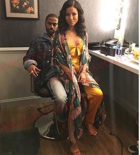 Jhené Aiko feet photo thumbnail