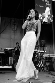 Jhené Aiko feet photo thumbnail
