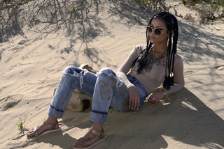 Jhené Aiko feet photo thumbnail