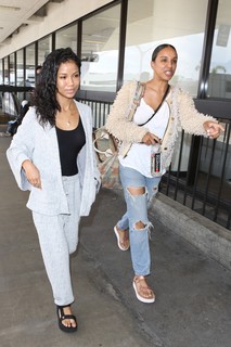 Jhené Aiko feet photo thumbnail