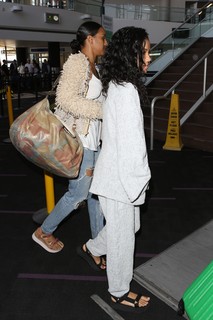 Jhené Aiko feet photo thumbnail