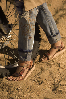 Jhené Aiko feet photo thumbnail