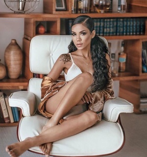 Jhené Aiko feet photo thumbnail
