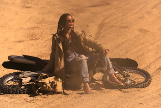 Jhené Aiko feet photo thumbnail