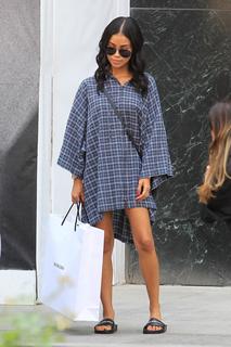Jhené Aiko feet photo thumbnail