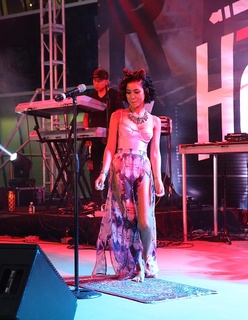 Jhené Aiko feet photo thumbnail