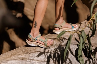 Jhené Aiko feet photo thumbnail