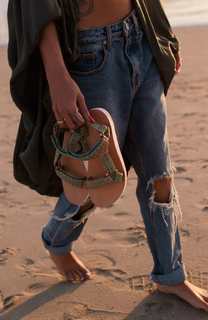 Jhené Aiko feet photo thumbnail