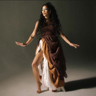 Jhené Aiko feet photo thumbnail