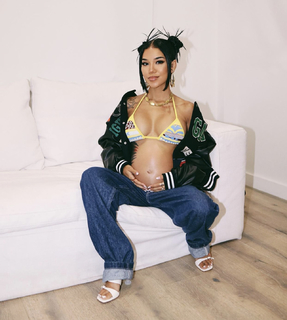 Jhené Aiko feet photo thumbnail