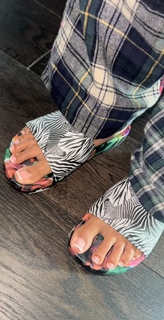 Jhené Aiko feet photo thumbnail