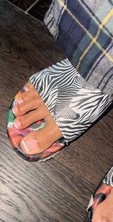 Jhené Aiko feet photo thumbnail