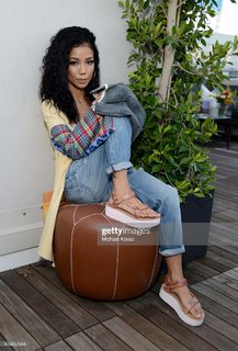 Jhené Aiko feet photo thumbnail