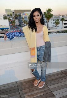 Jhené Aiko feet photo thumbnail