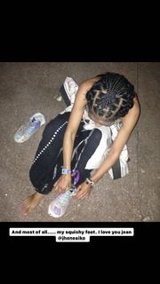 Jhené Aiko feet photo thumbnail