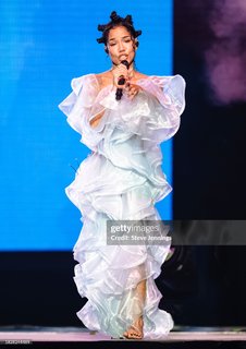 Jhené Aiko feet photo thumbnail
