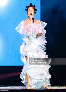 Jhené Aiko feet photo thumbnail