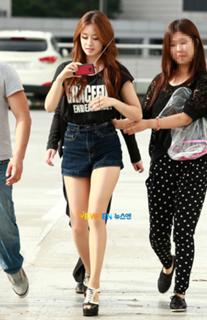 Ji-Yeon Park feet photo 1
