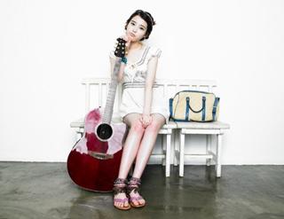 Ji-eun Lee feet photo thumbnail