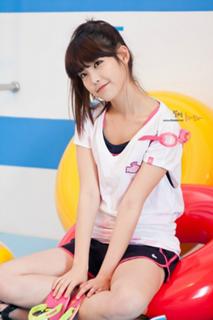 Ji-eun Lee feet photo thumbnail