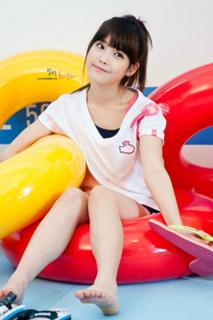 Ji-eun Lee feet photo thumbnail