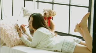 Ji-eun Lee feet photo thumbnail
