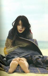 Ji-eun Lee feet photo thumbnail