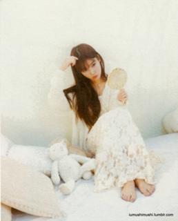 Ji-eun Lee feet photo thumbnail