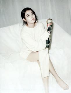 Ji-eun Lee feet photo thumbnail