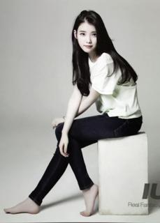 Ji-eun Lee feet photo thumbnail