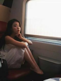 Ji-eun Lee feet photo thumbnail