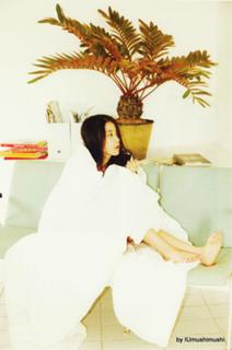 Ji-eun Lee feet photo thumbnail