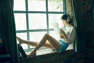 Ji-eun Lee feet photo thumbnail