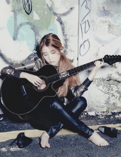 Ji-eun Lee feet photo thumbnail