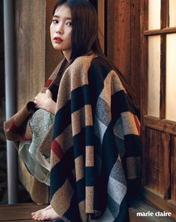 Ji-eun Lee feet photo thumbnail