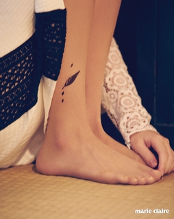 Ji-eun Lee feet photo thumbnail