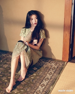 Ji-eun Lee feet photo thumbnail